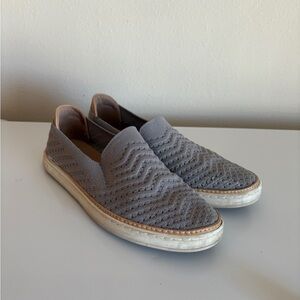 UGG Women’s Sammy slip on sneakers 8.5